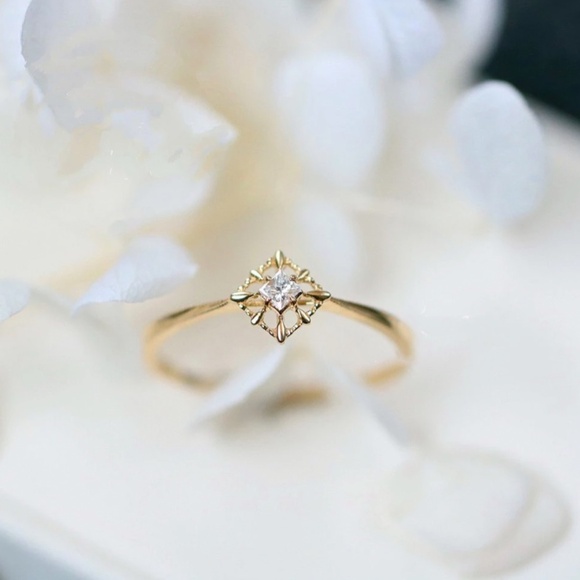 Vintage Style Carved Rhombus with Simulated Diamond Center - Picture 3 of 7